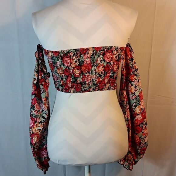 All Over Print Floral Off The Shoulder Shirred Top - Picture 6 of 11